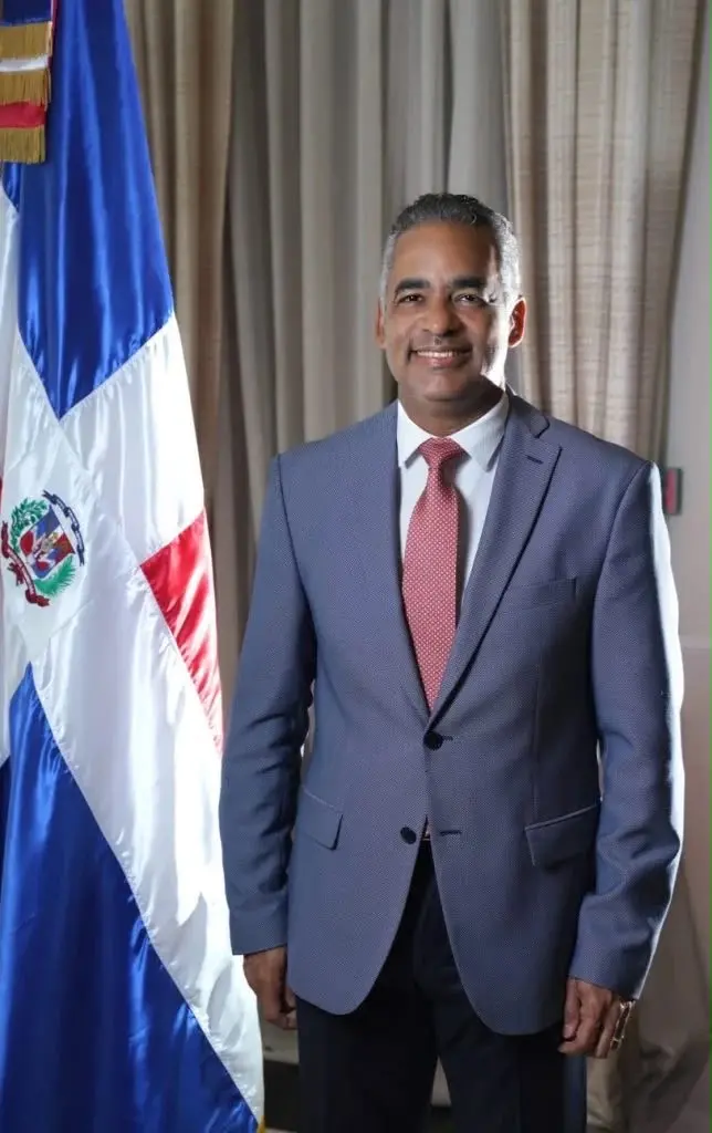 Abinader reorganiza el mando eléctrico con un nuevo decreto y reabre el foco sobre la gestión del sector