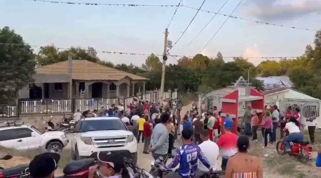 Carretera de Loma del Tanque sigue en ruina pese a 25 años de reclamos