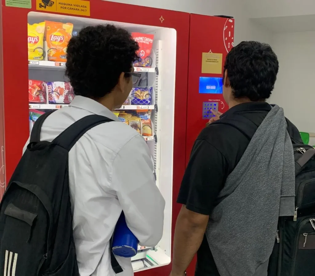 Las máquinas expendedoras inteligentes se afianzan en RD y aceleran el salto al autoservicio