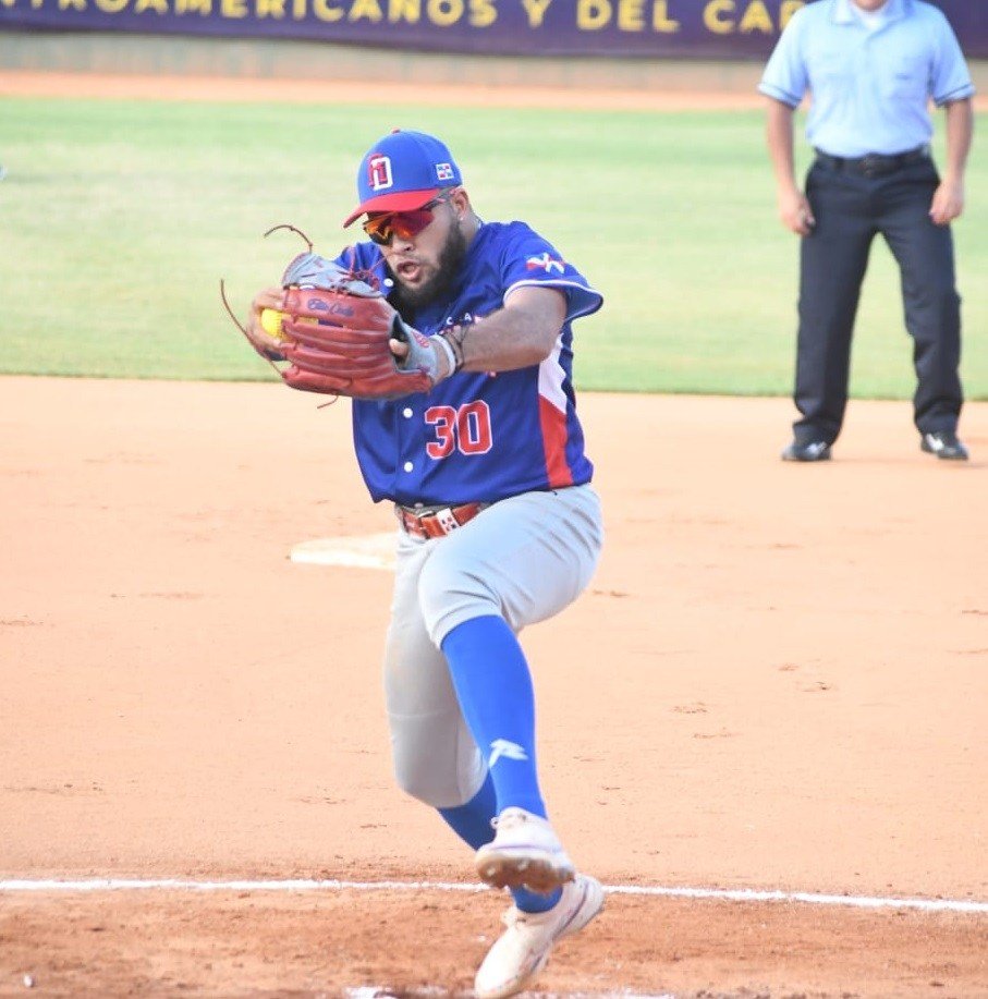 Suriel encadena otra blanqueada y Dominicana sigue en una pelea abierta por la tabla
