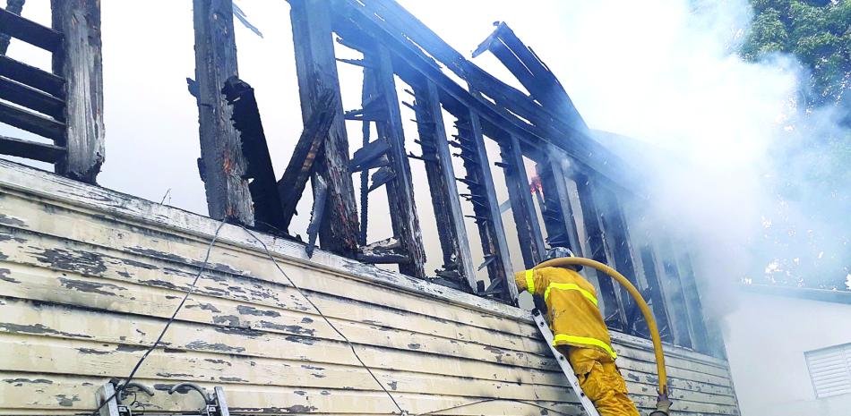 Santiago enfrenta una ola de incendios que vuelve a exhibir fallas de prevención