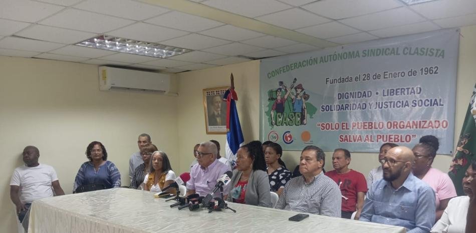 Gremios de salud llevan a Abinader reclamo por sueldos de RD$10,000 en áreas clave de hospitales