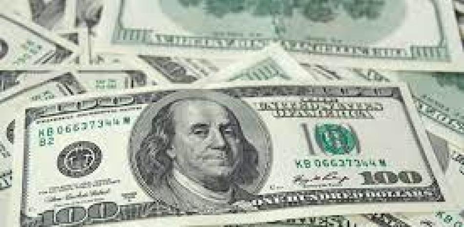 Ahorro en dólares gana terreno y ya roza el 30% del sistema financiero