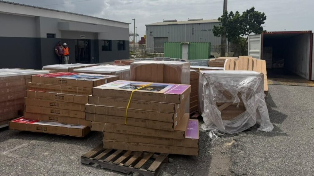 Caucedo: decomisan 4.5 millones de cigarrillos y 961 televisores en una maniobra que dejó en riesgo RD$42.2 millones