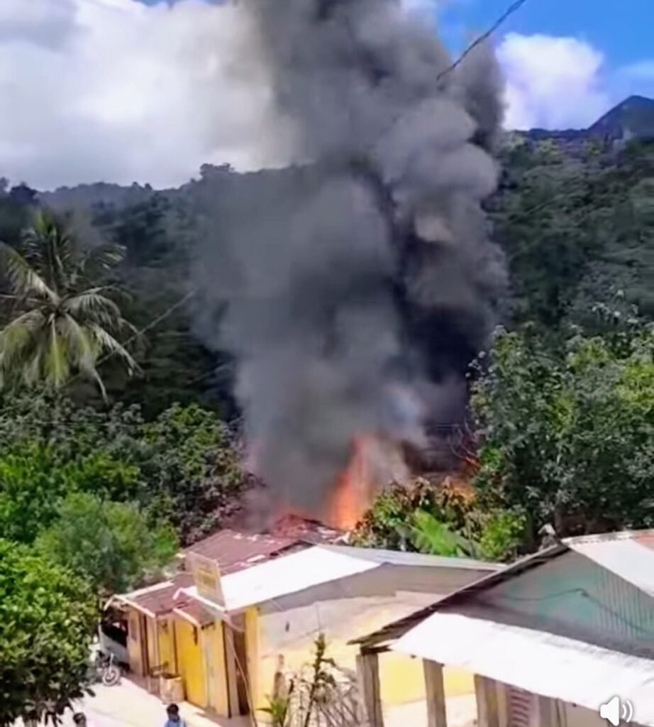 Fuego consume una vivienda en Yásica Arriba y deja a una familia sin sus ajuares