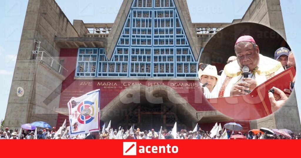 Peregrinos humildes y su fe marcan la jornada que Castro Marte recibió en Higüey