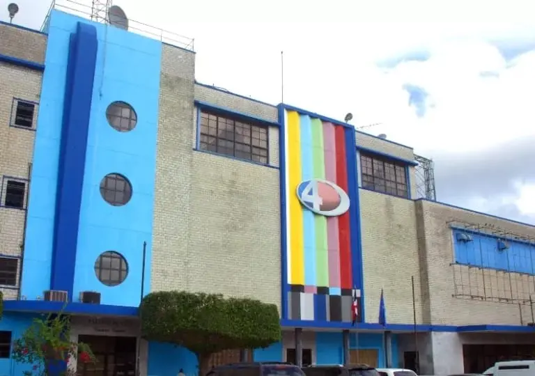74 años de televisión dominicana: del encendido de La Voz Dominicana al pulso entre Estado, color y expansión privada