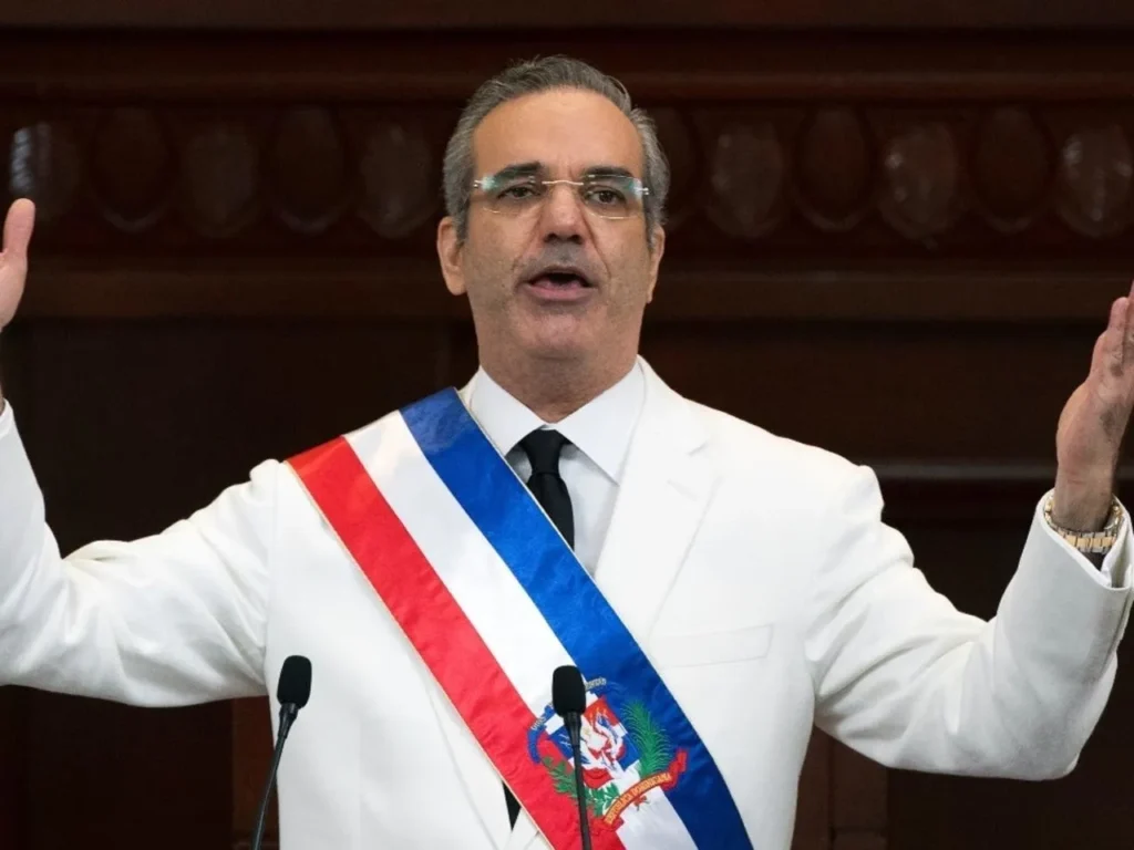 Abinader cumple medio segundo mandato con crecimiento y subsidios, pero persisten las cuentas pendientes