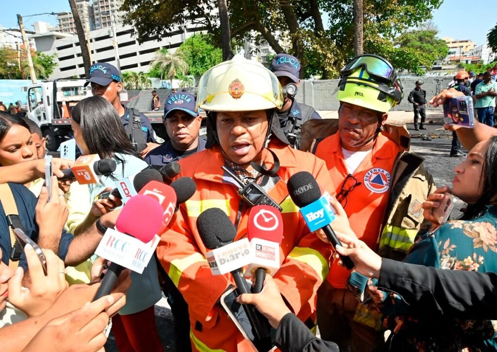 Dos muertos y 10 mil galones consumidos en incendio del Malecón reabren exigencias de control sobre transporte de combustible