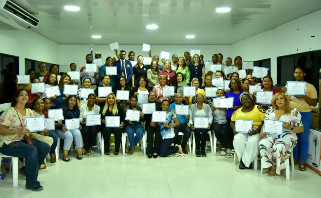 Santiago Oeste completa la primera fase de formación contra la violencia intrafamiliar