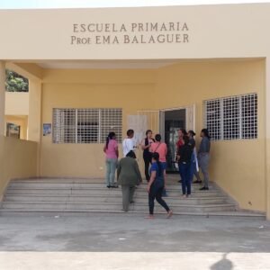 Padres de Santiago emplazan al Gobierno por escuelas intervenidas sin terminar y docencia afectada