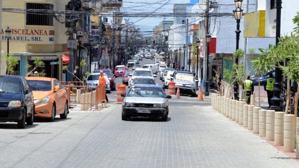 Obra en la calle Del Sol se detiene tras reclamos del comercio por pérdidas y fallas técnicas