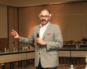 Turismo eleva salario promedio a RD$27,580, pero el debate vuelve sobre cuánto de esa bonanza llega realmente al trabajador