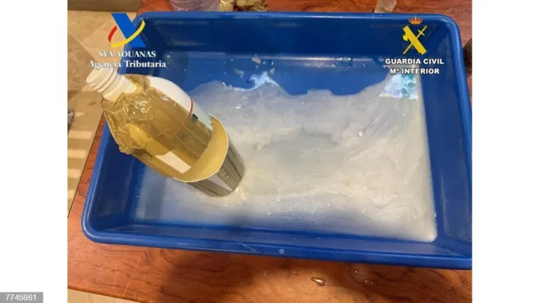 Detenido en Valencia un español que llegó desde Santo Domingo con 8,2 kilos de cocaína líquida escondidos en champú