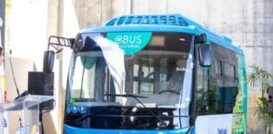 Abinader inaugura plan piloto de autobuses eléctricos en Ciudad Colonial con fondos externos y bajo prueba operativa