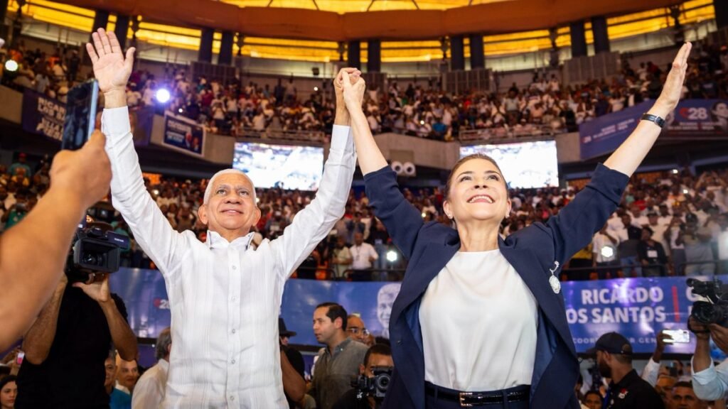 Carolina Mejía pone al presidente del Senado al frente de su campaña y abre foco sobre la mezcla entre poder e interna del PRM