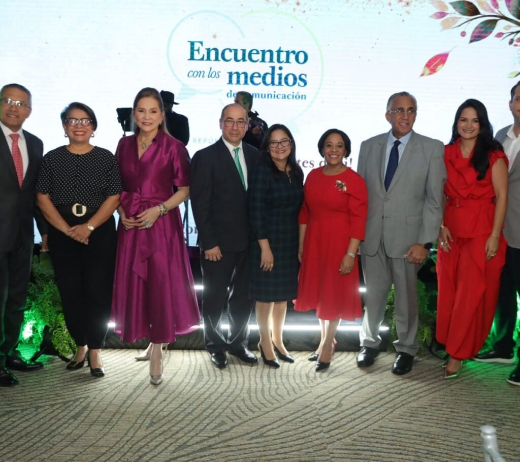 Encuentro de la Iglesia con medios pone el foco en la memoria familiar mientras persisten demandas de mayor atención a prioridades ciudadanas