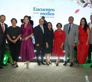 Encuentro de la Iglesia con medios pone el foco en la memoria familiar mientras persisten demandas de mayor atención a prioridades ciudadanas
