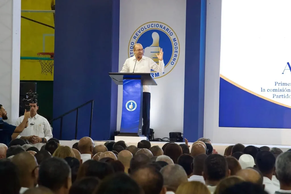 Ascención asume en el PRM con llamado a unidad y escucha en medio de la presión por sostener al partido de gobierno